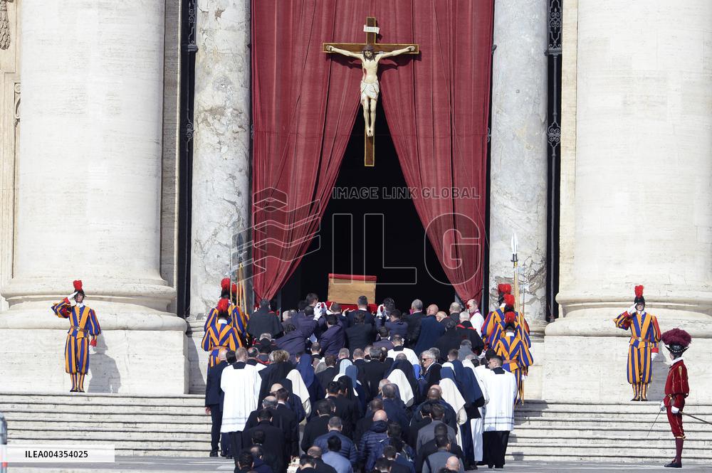 Transfer of The Coffin of Pope Francis - Vatican
