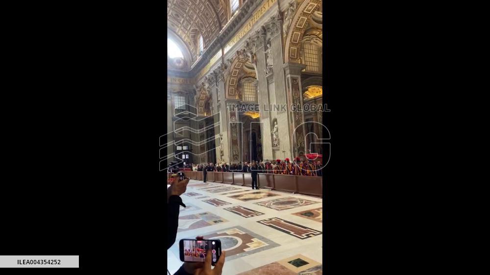 Vatican: Pope Francis’s Body Transferred to St. Peter’s Basilica