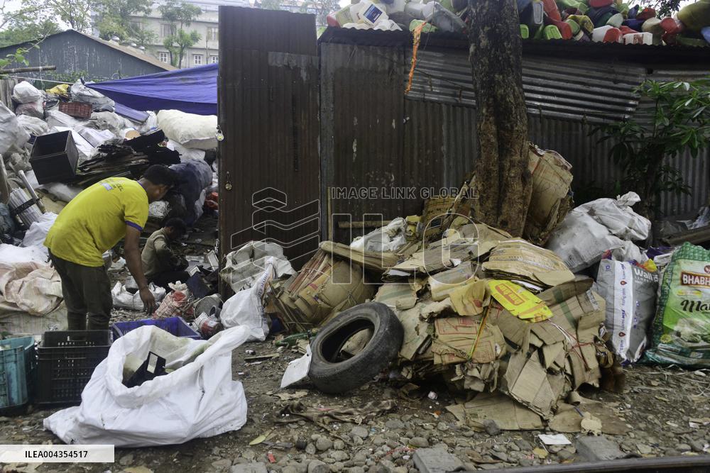 Waste Pickers And Solid Waste During Earth Day - India