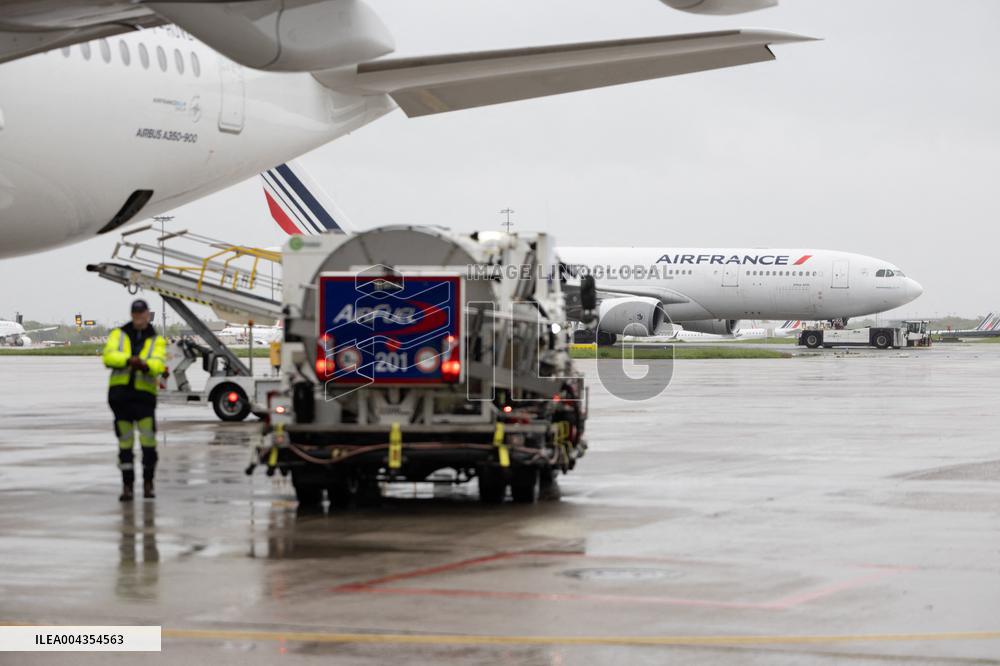 Visit to Charles de Gaulle Airport about the decarbonisation of the aviation sector - Roissy-en-France