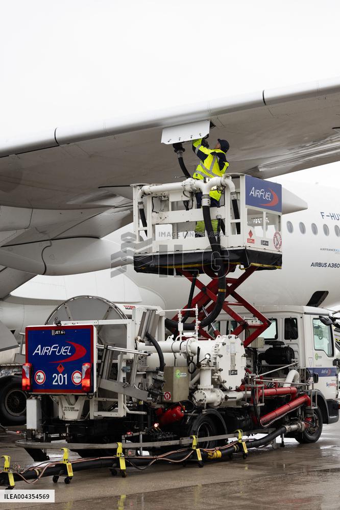 Visit to Charles de Gaulle Airport about the decarbonisation of the aviation sector - Roissy-en-France