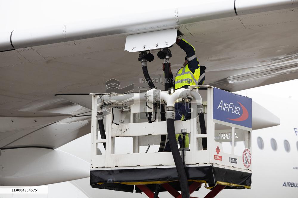 Visit to Charles de Gaulle Airport about the decarbonisation of the aviation sector - Roissy-en-France