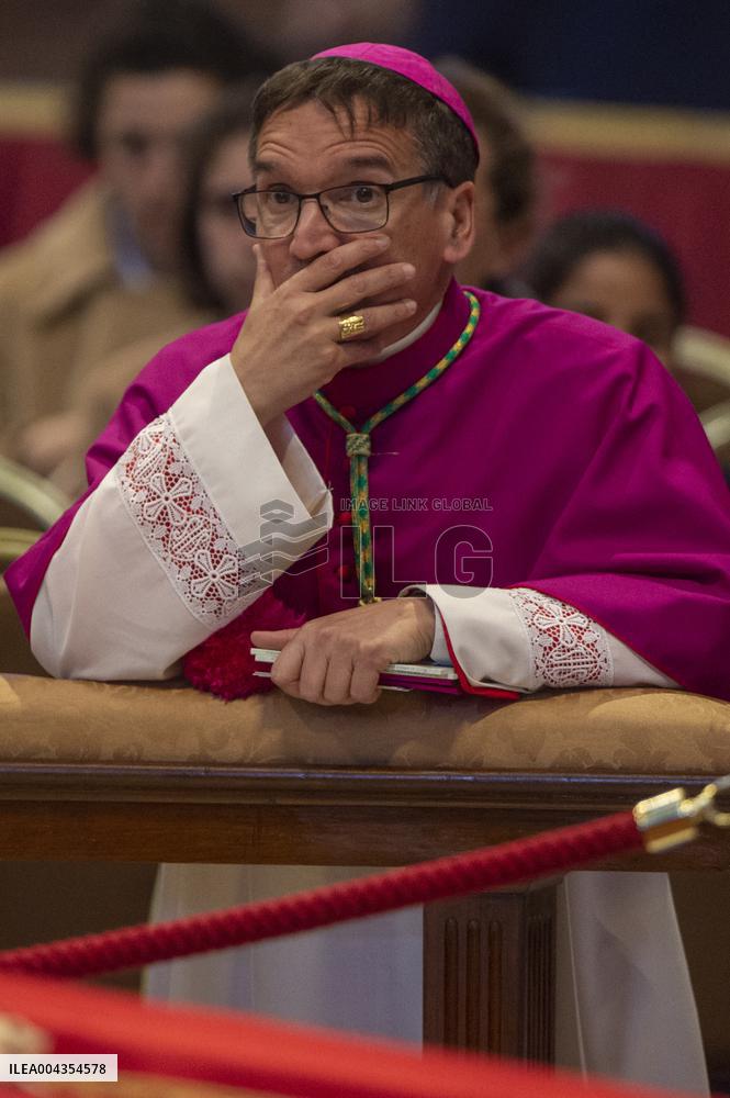 Body of Pope Francis on Display in St Peter s Basilica - Vatican