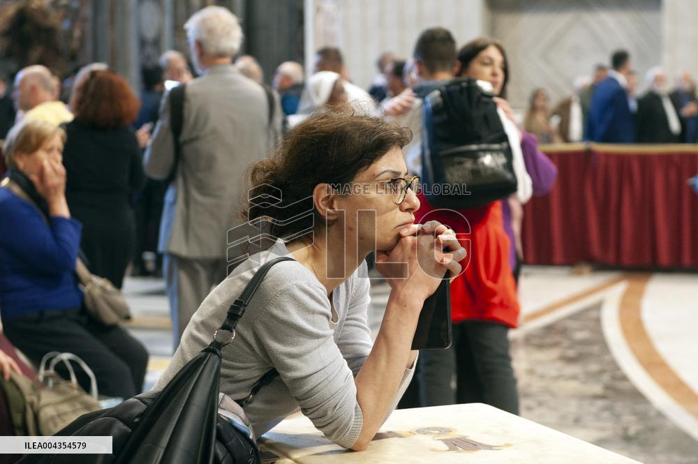 Body of Pope Francis on Display in St Peter s Basilica - Vatican