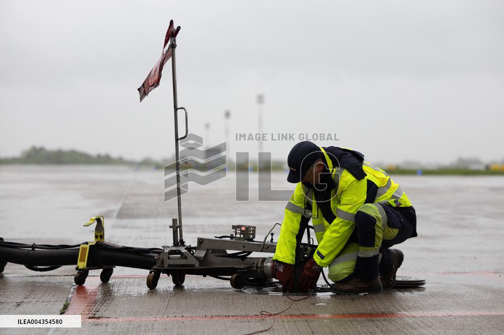 Visit to Charles de Gaulle Airport about the decarbonisation of the aviation sector - Roissy-en-France