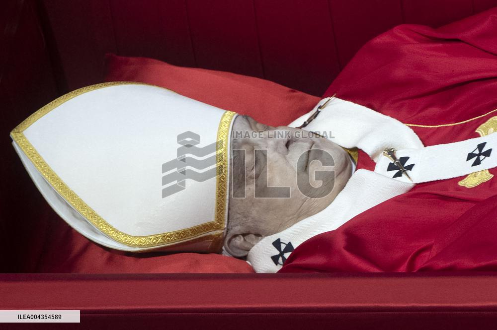 Body of Pope Francis on Display in St Peter s Basilica - Vatican
