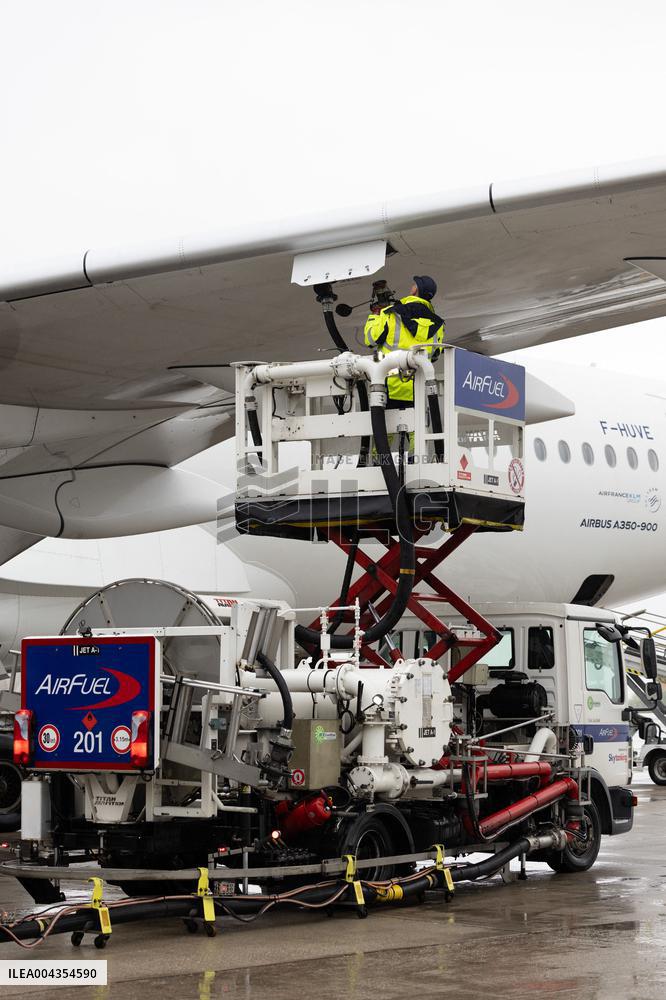 Visit to Charles de Gaulle Airport about the decarbonisation of the aviation sector - Roissy-en-France
