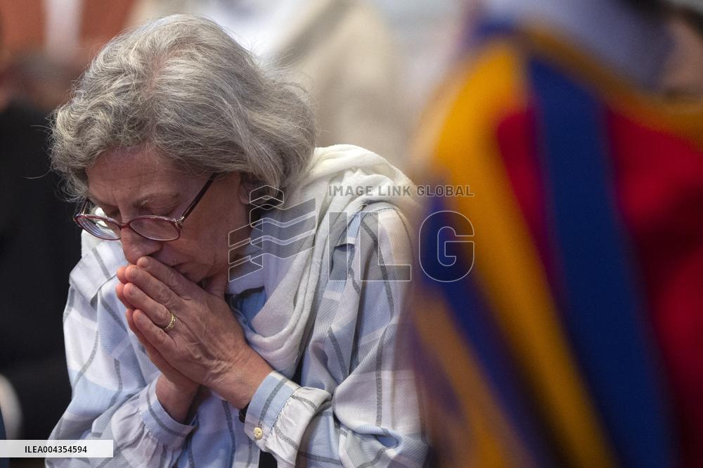Body of Pope Francis on Display in St Peter s Basilica - Vatican