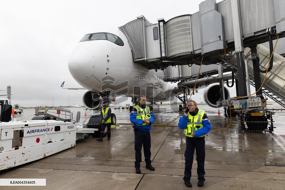 Visit to Charles de Gaulle Airport about the decarbonisation of the aviation sector - Roissy-en-France
