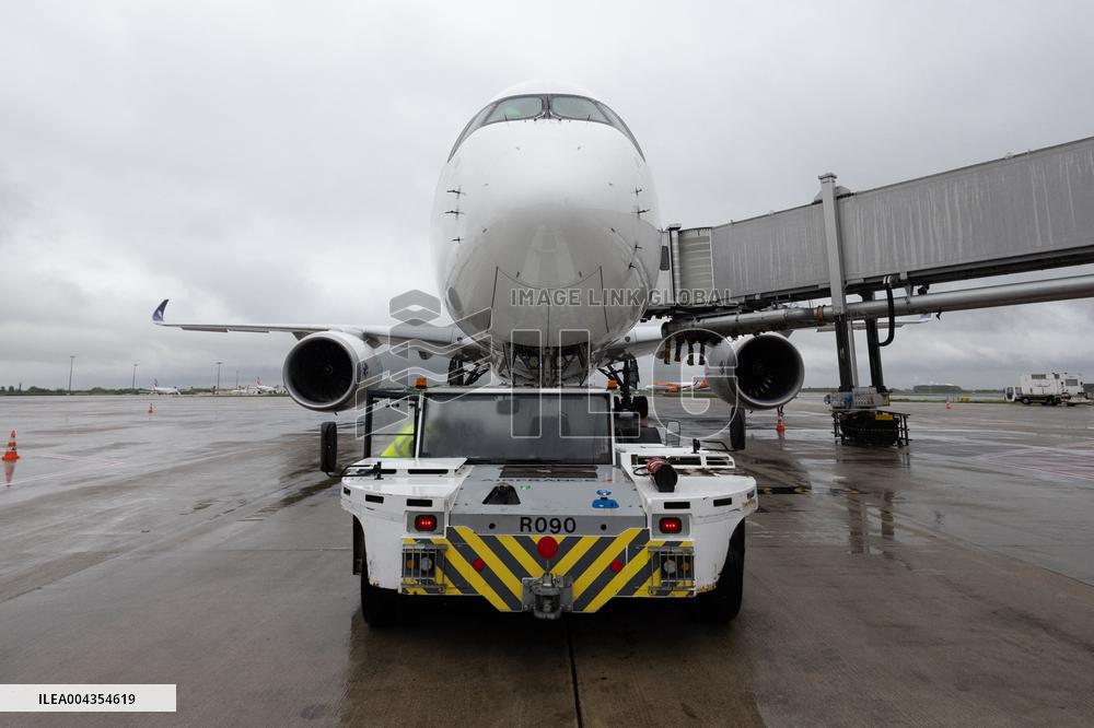Visit to Charles de Gaulle Airport about the decarbonisation of the aviation sector - Roissy-en-France