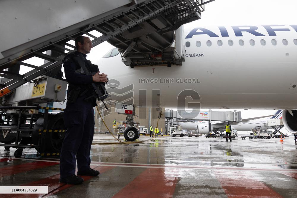 Visit to Charles de Gaulle Airport about the decarbonisation of the aviation sector - Roissy-en-France