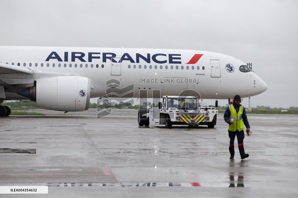 Visit to Charles de Gaulle Airport about the decarbonisation of the aviation sector - Roissy-en-France