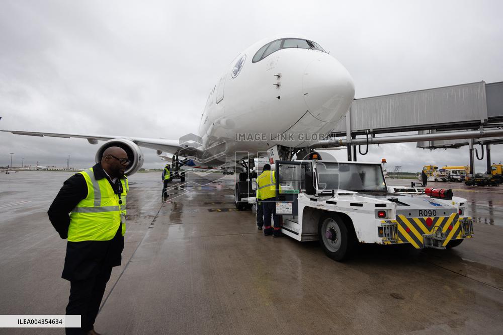 Visit to Charles de Gaulle Airport about the decarbonisation of the aviation sector - Roissy-en-France