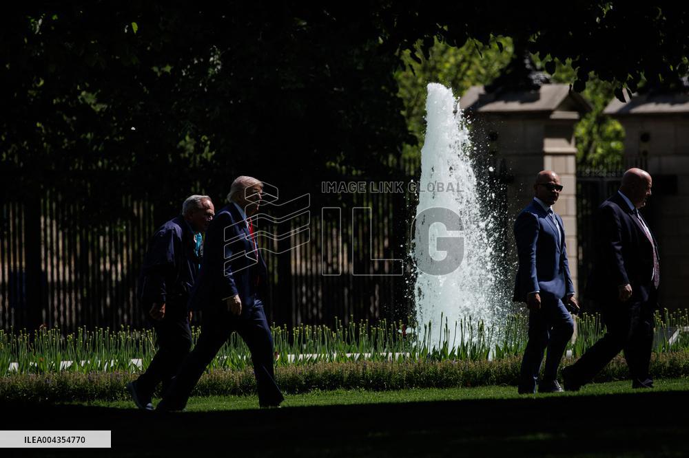 DC: President Trump on North Lawn of White House