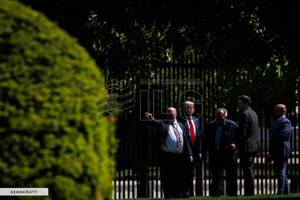 DC: President Trump on North Lawn of White House