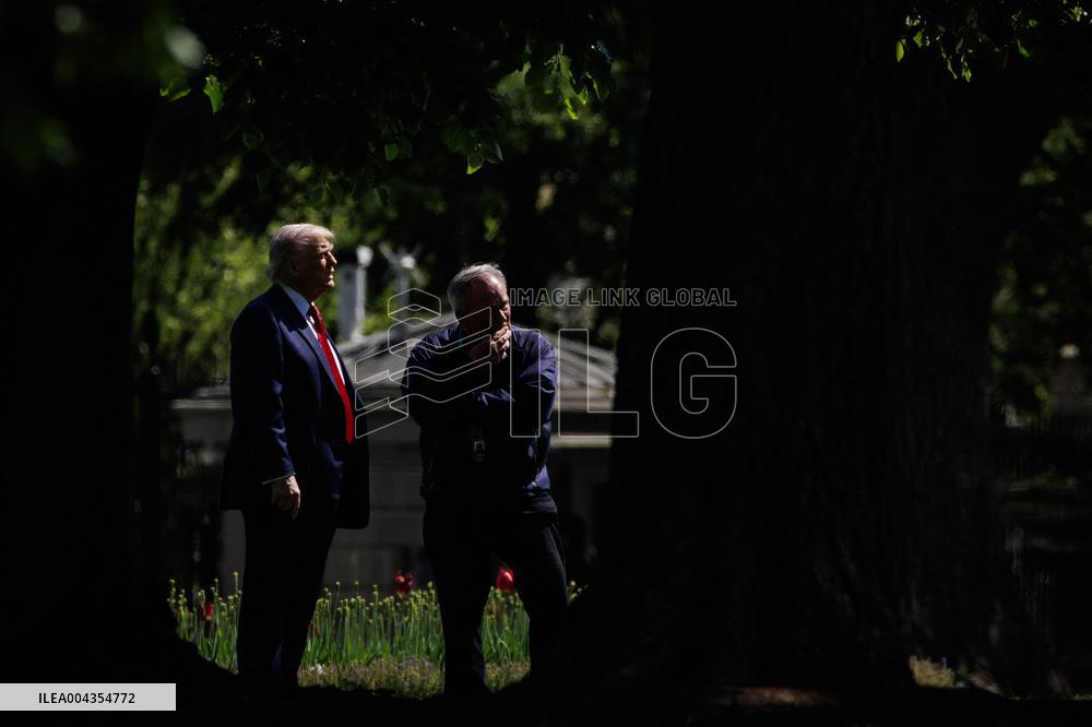 DC: President Trump on North Lawn of White House