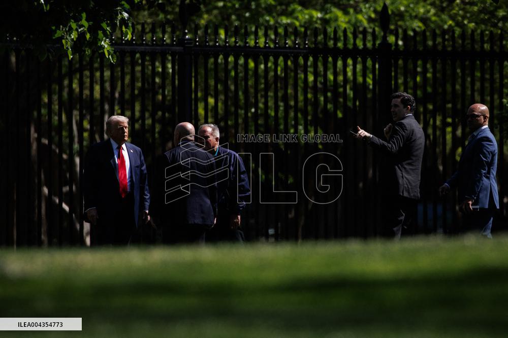 DC: President Trump on North Lawn of White House