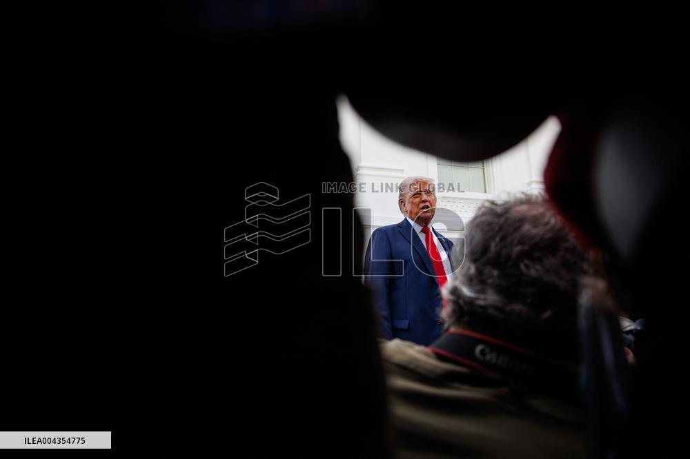 DC: President Trump on North Lawn of White House