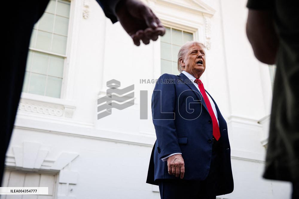 DC: President Trump on North Lawn of White House