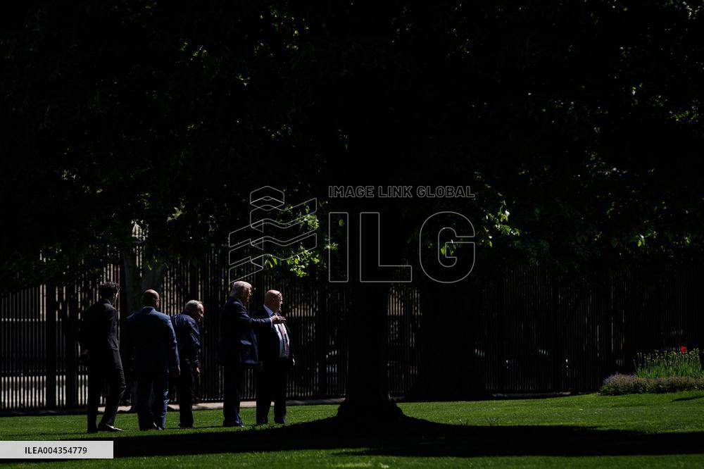DC: President Trump on North Lawn of White House