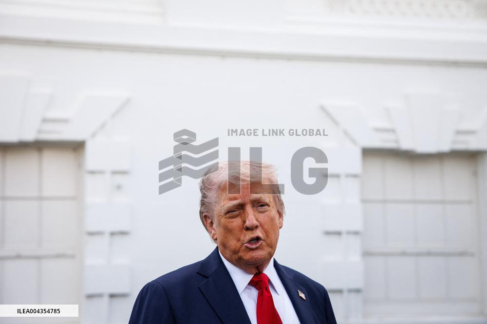 DC: President Trump on North Lawn of White House