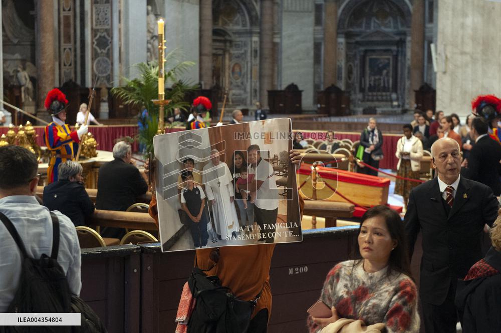 Body of Pope Francis on Display in St Peter s Basilica - Vatican