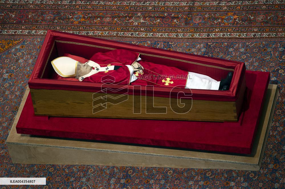 Body of Pope Francis on Display in St Peter s Basilica - Vatican