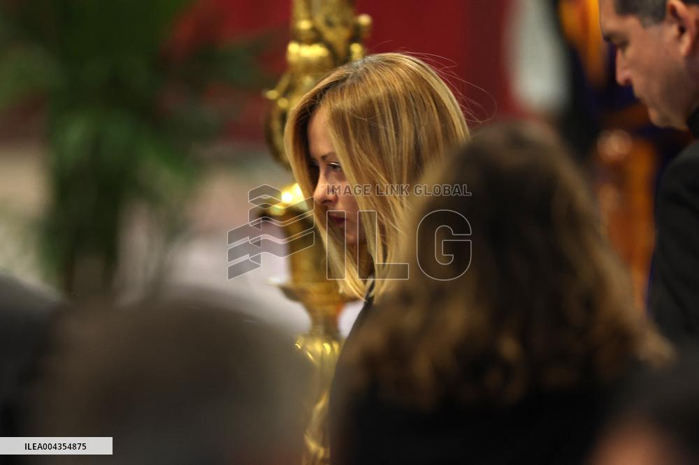 Roma, Morte di Papa Francesco -  Giorgia Meloni e e i ministri in San Pietro per l’omaggio a Bergoglio insieme ai tanti fedeli.