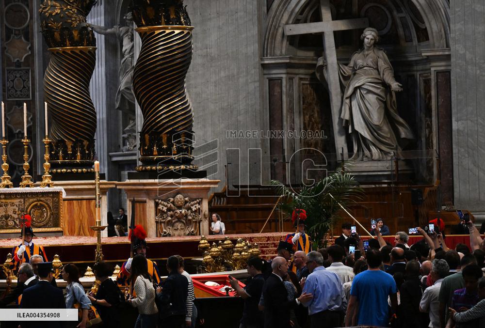 People Queue To pay Their RespectsTo Late Pope Francis - Vatican