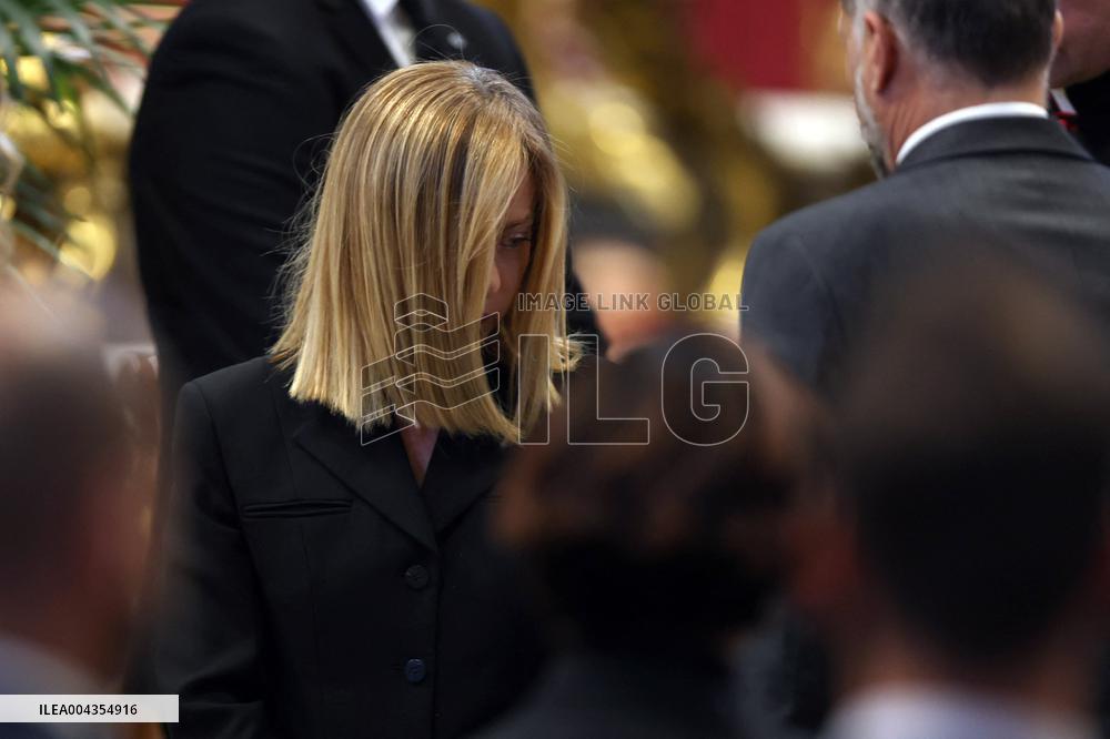 Roma, Morte di Papa Francesco -  Giorgia Meloni e e i ministri in San Pietro per l’omaggio a Bergoglio insieme ai tanti fedeli.