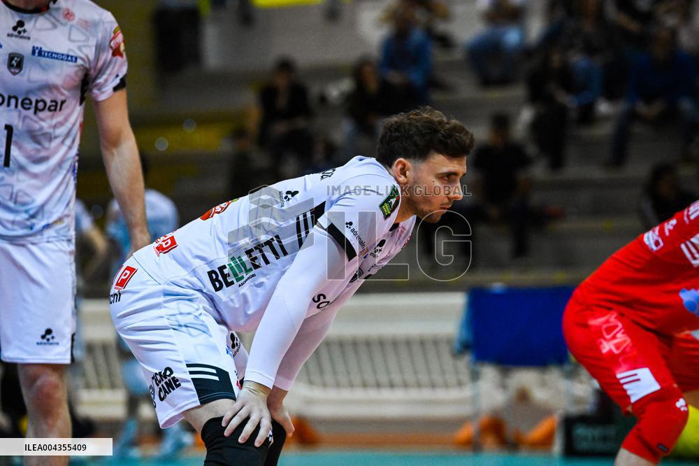 VOLLEY - Superlega Serie A - Playoff 5° Posto - Cisterna Volley vs Sonepar Padova 2-2.. (31-29, 22-25, 25-21, 24-26 ..)