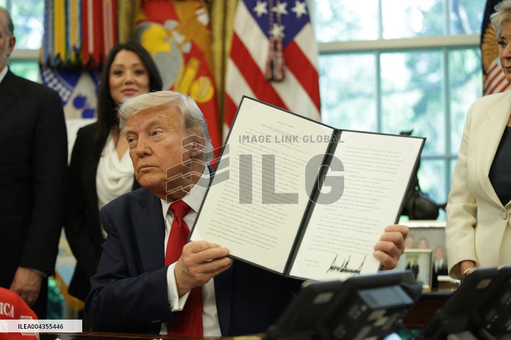 DC: President Trump Signs New Executive Orders
