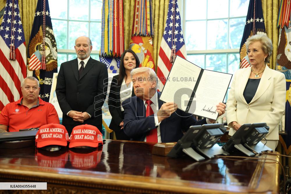 DC: President Trump Signs New Executive Orders