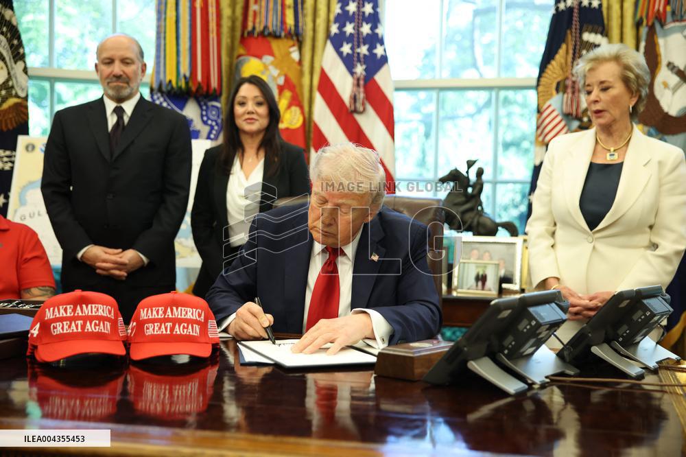 DC: President Trump Signs New Executive Orders