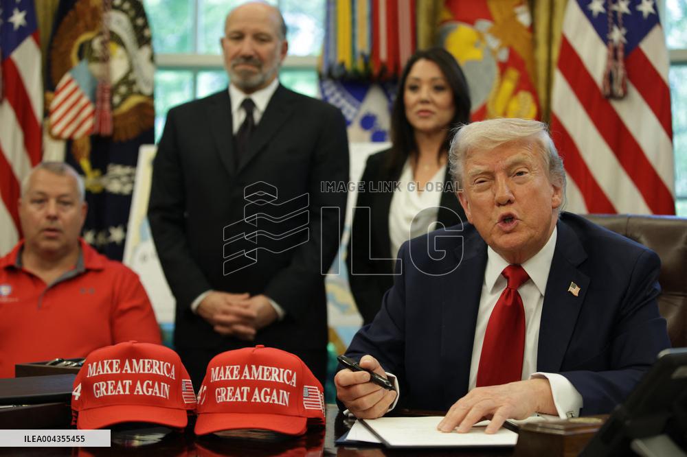 DC: President Trump Signs New Executive Orders