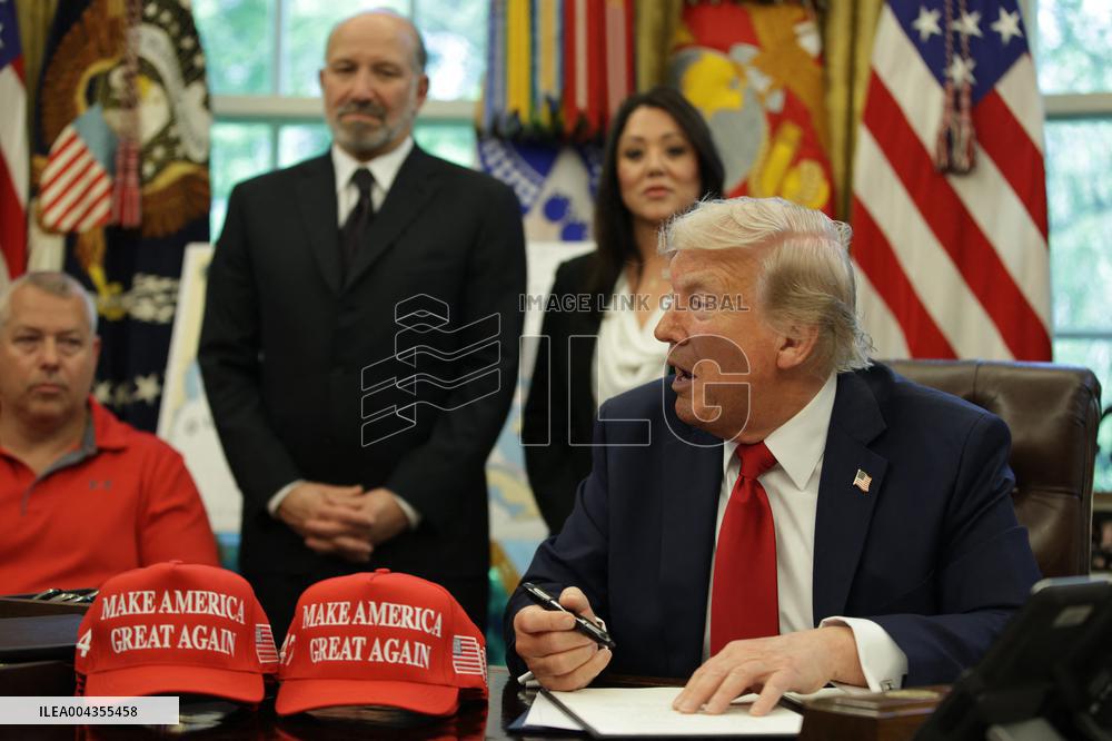 DC: President Trump Signs New Executive Orders