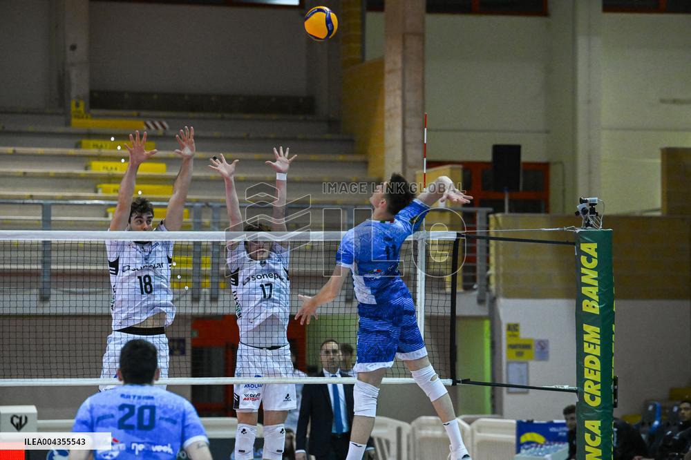 VOLLEY - Superlega Serie A - Playoff 5° Posto - Cisterna Volley vs Sonepar Padova 2-2.. (31-29, 22-25, 25-21, 24-26 ..)