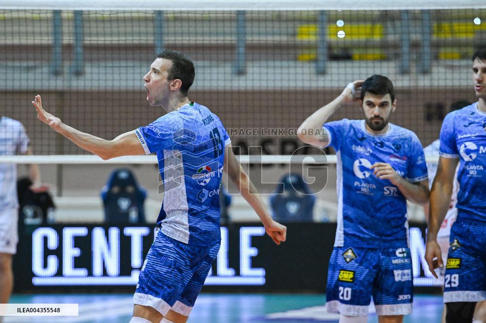 VOLLEY - Superlega Serie A - Playoff 5° Posto - Cisterna Volley vs Sonepar Padova 2-2.. (31-29, 22-25, 25-21, 24-26 ..)