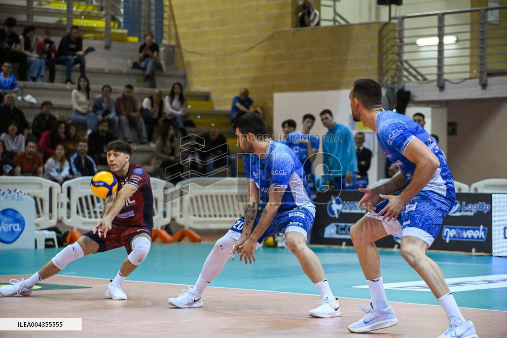 VOLLEY - Superlega Serie A - Playoff 5° Posto - Cisterna Volley vs Sonepar Padova 2-2.. (31-29, 22-25, 25-21, 24-26 ..)