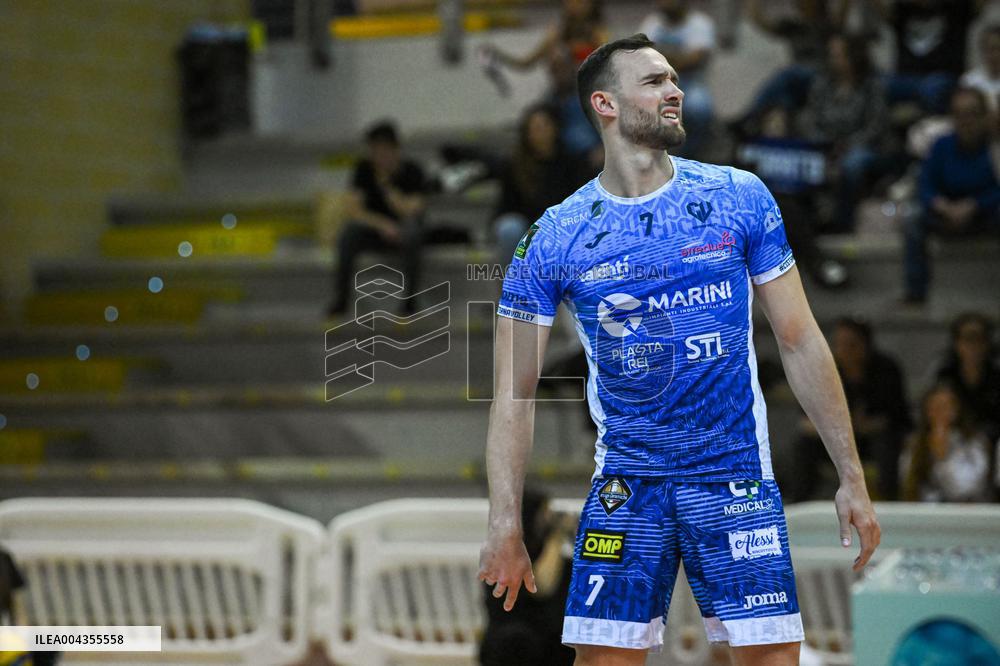 VOLLEY - Superlega Serie A - Playoff 5° Posto - Cisterna Volley vs Sonepar Padova 2-2.. (31-29, 22-25, 25-21, 24-26 ..)