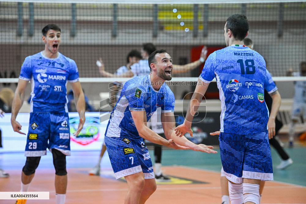 VOLLEY - Superlega Serie A - Playoff 5° Posto - Cisterna Volley vs Sonepar Padova 2-2.. (31-29, 22-25, 25-21, 24-26 ..)