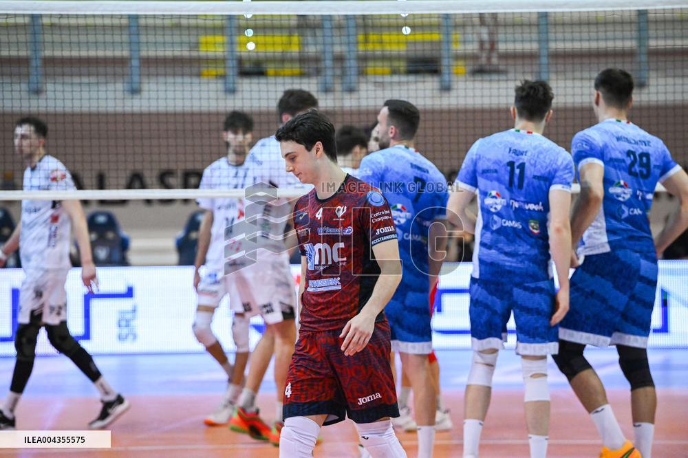 VOLLEY - Superlega Serie A - Playoff 5° Posto - Cisterna Volley vs Sonepar Padova 2-2.. (31-29, 22-25, 25-21, 24-26 ..)