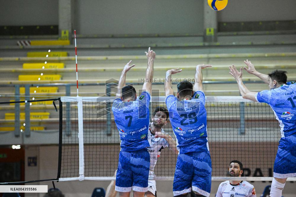 VOLLEY - Superlega Serie A - Playoff 5° Posto - Cisterna Volley vs Sonepar Padova 2-2.. (31-29, 22-25, 25-21, 24-26 ..)