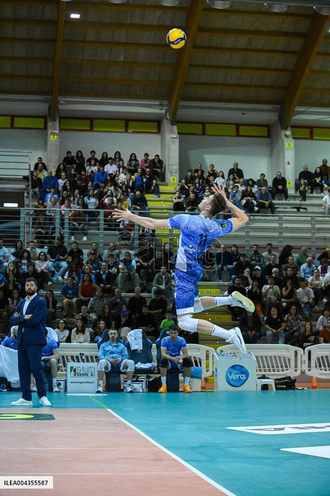 VOLLEY - Superlega Serie A - Playoff 5° Posto - Cisterna Volley vs Sonepar Padova 2-2.. (31-29, 22-25, 25-21, 24-26 ..)