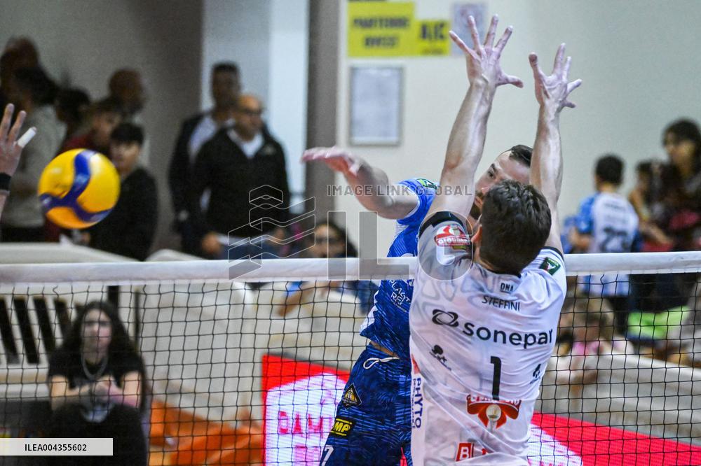 VOLLEY - Superlega Serie A - Playoff 5° Posto - Cisterna Volley vs Sonepar Padova 2-2.. (31-29, 22-25, 25-21, 24-26 ..)