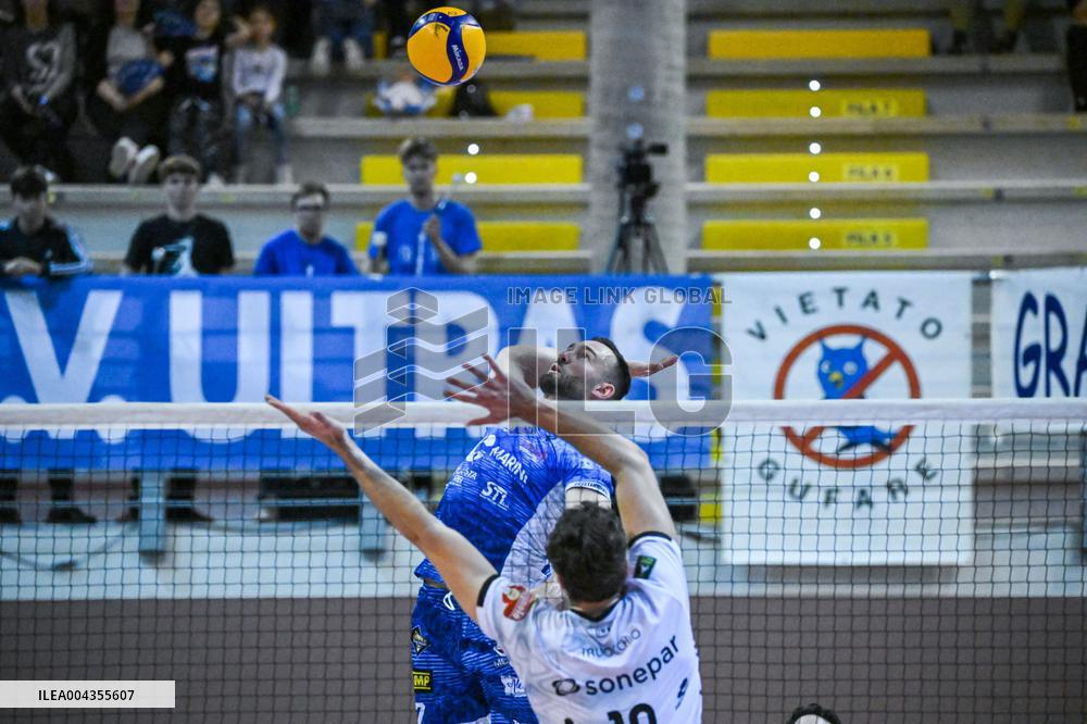 VOLLEY - Superlega Serie A - Playoff 5° Posto - Cisterna Volley vs Sonepar Padova 2-2.. (31-29, 22-25, 25-21, 24-26 ..)