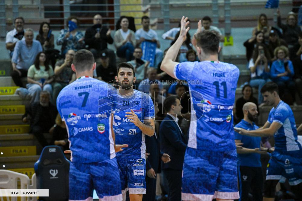 VOLLEY - Superlega Serie A - Playoff 5° Posto - Cisterna Volley vs Sonepar Padova 2-2.. (31-29, 22-25, 25-21, 24-26 ..)