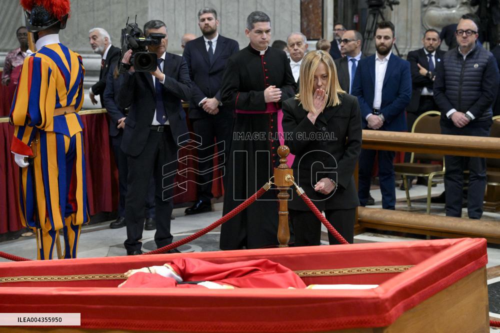 Giorgia Meloni Pays Her respect To Late Pope Francis - Vatican