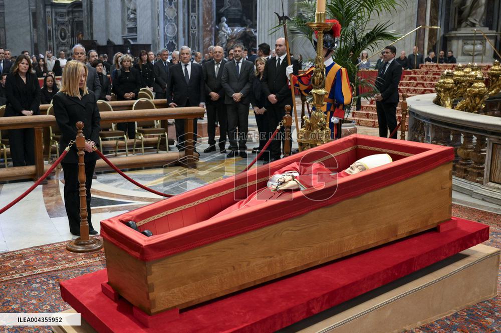 Giorgia Meloni Pays Her respect To Late Pope Francis - Vatican