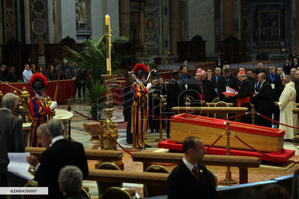 Homage Of the Faithful to Pope Francis - Vatican